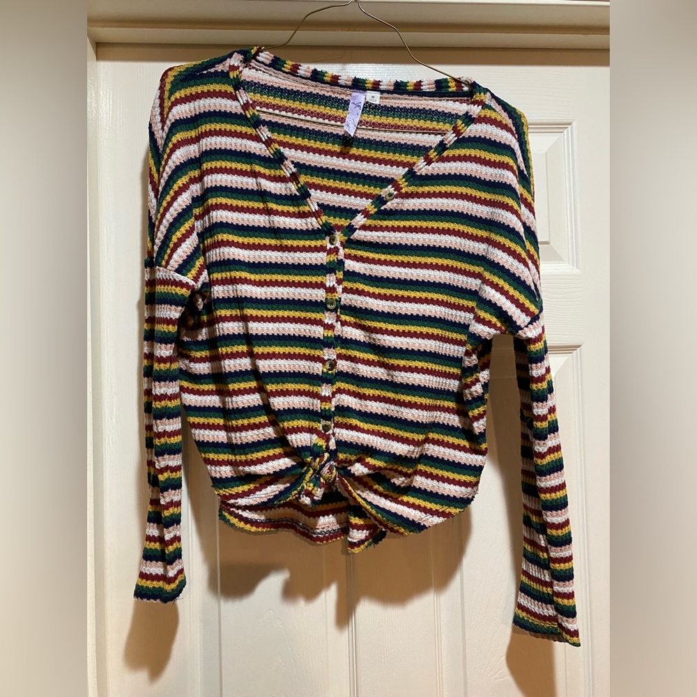 Medium waffle Alya top great for layering knotted front v neck with buttons
